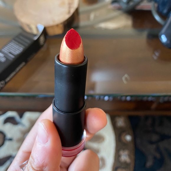 BRAND NEW #INMO Frozen Lipstick Runway Red - Picture 2 of 5